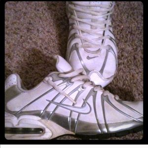 NIKE AIRMAX SILVER AND WHITE LEATHER
